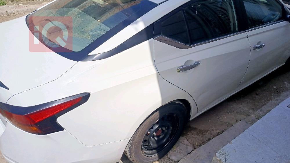 نيسان ألتيما
